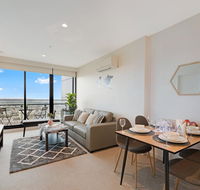 MH011A sense of flying between the ocean and sky - Sunshine Coast Tourism