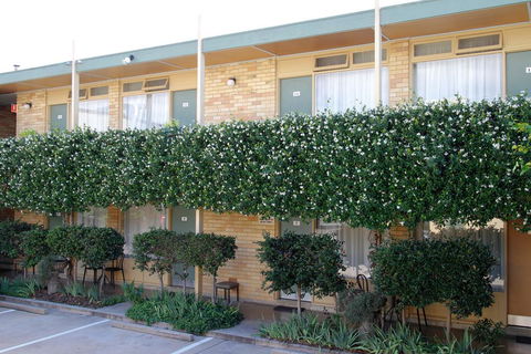 Mid City Motor Inn Queanbeyan - Sunshine Coast Tourism 1