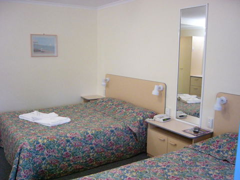 Mid Coast Motor Inn - Sunshine Coast Tourism 0