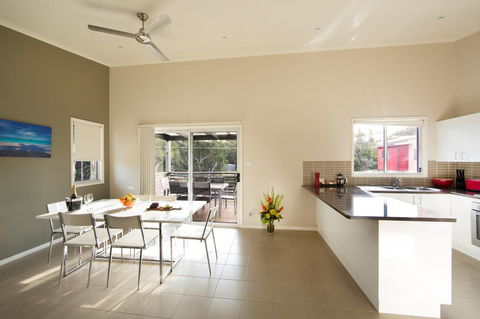 Middle Rock Holiday Resort - Holiday Sunshine Coast 1