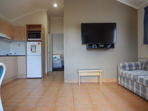 Middle Rock Holiday Resort - Holiday Sunshine Coast 2