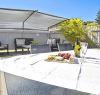 Middle Sea - perfect for two families - Sunshine Coast Tourism
