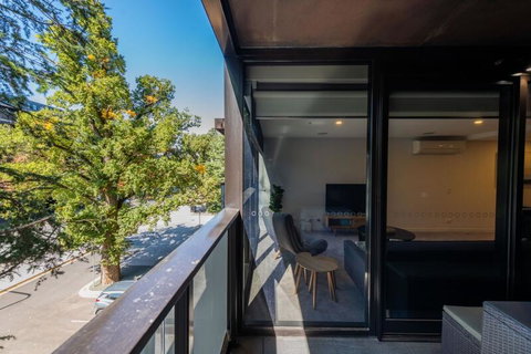 Midnight Apartments Accommodate Canberra - Sunshine Coast Tourism 1