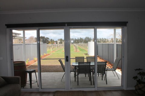 Milawa Vineyard Views - Guesthouse 2 - Sunshine Coast Tourism 2