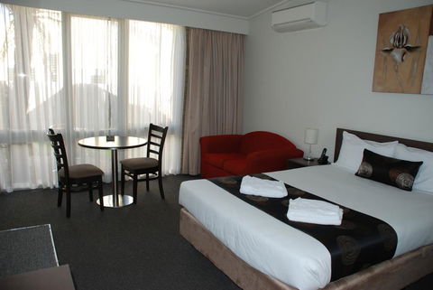 Mitchell On Main - Sunshine Coast Tourism 1