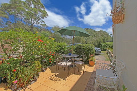 Mitchell Parade 3/11-13 - Sunshine Coast Tourism 3
