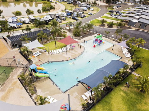 Moama Waters - Holiday Sunshine Coast 2