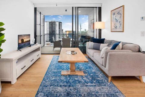 Modern 1-Bed Apartment With Balcony And Leisure Area - Holiday Sunshine Coast 0