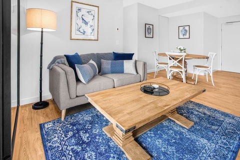 Modern 1-Bed Apartment With Balcony And Leisure Area - Holiday Sunshine Coast 1