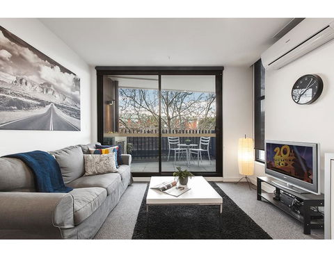 Modern 2 Bed Apartment In Trendy Collingwood - Holiday Sunshine Coast 0