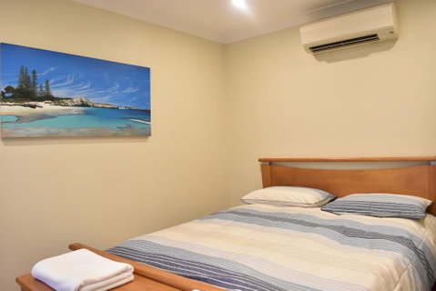 Modern 2 Bedroom Unit Close To CBD - Sunshine Coast Tourism 3