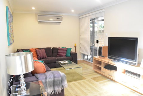 Modern 2 Bedroom Unit Close To CBD - Sunshine Coast Tourism 0