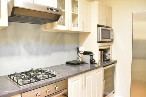 Modern 2 Bedroom Unit Close To CBD - Sunshine Coast Tourism 1
