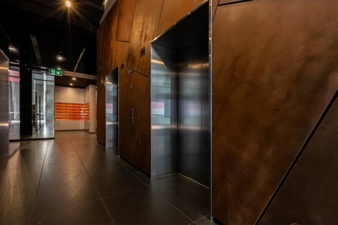 MODERN 2 BEDROOMS -SOUTHERN CROSS STATION - Holiday Sunshine Coast 3