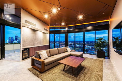 Modern Apartment In South Brisbane Infinity Pool - Holiday Sunshine Coast 3