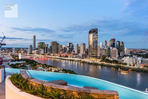 Modern Apartment In South Brisbane Infinity Pool - Holiday Sunshine Coast 1