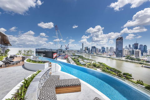 Modern Apartment In South Brisbane Infinity Pool - Holiday Sunshine Coast 2