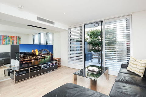 Modern Bronte Apt. W/ Ocean Views, Just Minutes Walk To Beach! - Sunshine Coast Tourism 0