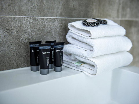 Modern Contemporary Southport Apartment - Sunshine Coast Tourism 3