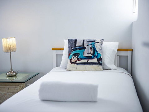 Modern Contemporary Southport Apartment - Sunshine Coast Tourism 1