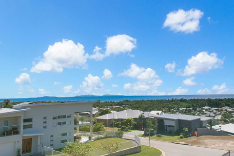 Modern Luxury Ocean Views - Holiday Sunshine Coast 1