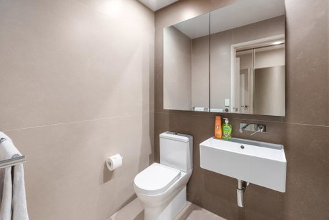 Modern One Bed Room With Balcony - Holiday Sunshine Coast 3