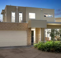 Modern Peaceful Beach Location - Secure Parking - Sunshine Coast Tourism