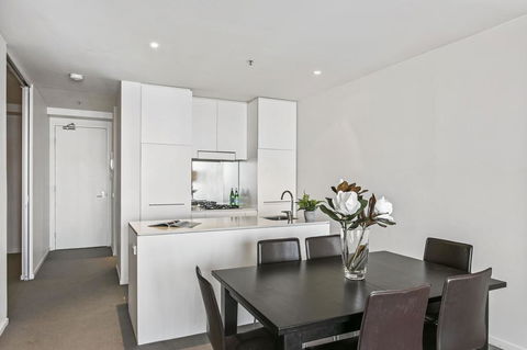 Modern Two Bedroom Apartment In Melbourne CBD - Holiday Sunshine Coast 2