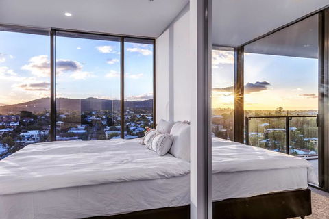 Modern, Carefree Living Style APT In Toowong&View - Holiday Sunshine Coast 1