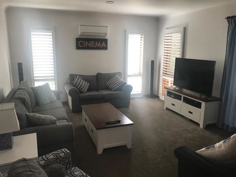 Mollymook Fantastic Holiday House - Sunshine Coast Tourism 2