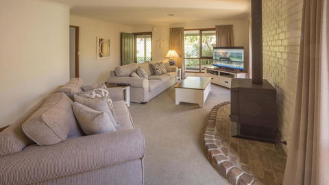 Mollymook Fantastic Holiday House - Sunshine Coast Tourism 3