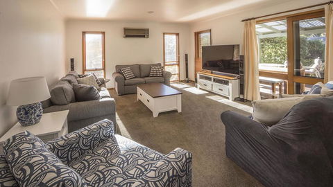 Mollymook Fantastic Holiday House - Sunshine Coast Tourism 1