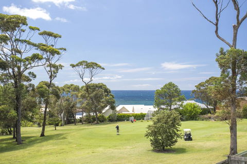 Mollymook Links - Sunshine Coast Tourism 3