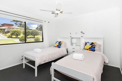 Mollymook Links - Sunshine Coast Tourism 0