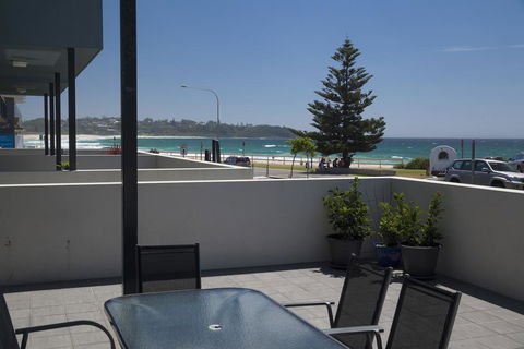 Mollymook Luxury Beachfront Apartment 3 - Sunshine Coast Tourism 0