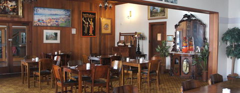 Monarch Motel - Sunshine Coast Tourism 2