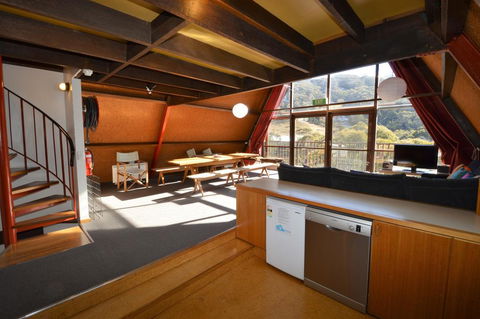 Moonbah Ski Lodge - Sunshine Coast Tourism 3