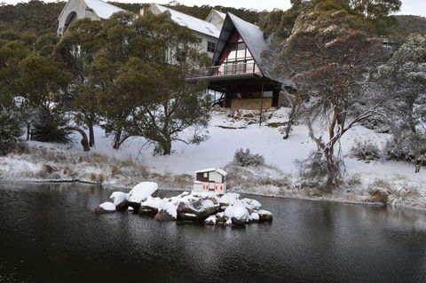 Moonbah Ski Lodge - Sunshine Coast Tourism 1