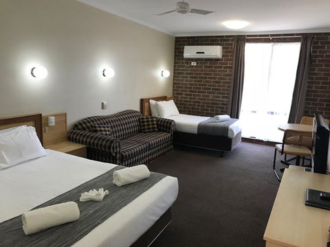 Moonraker Motor Inn - Sunshine Coast Tourism 3