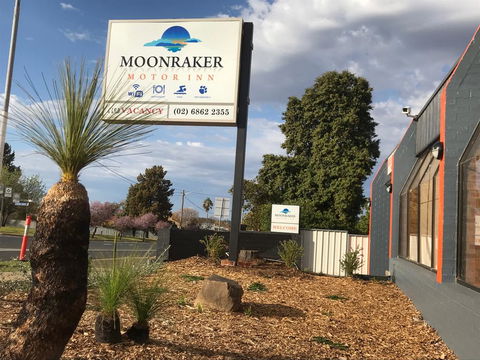 Moonraker Motor Inn - Sunshine Coast Tourism 0
