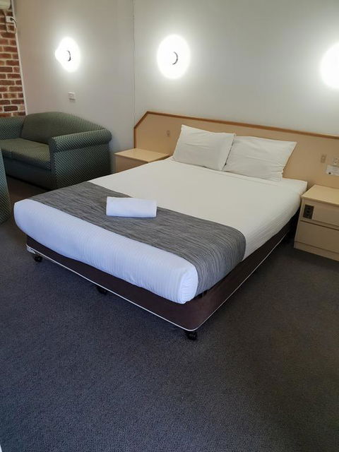 Moonraker Motor Inn - Sunshine Coast Tourism 1