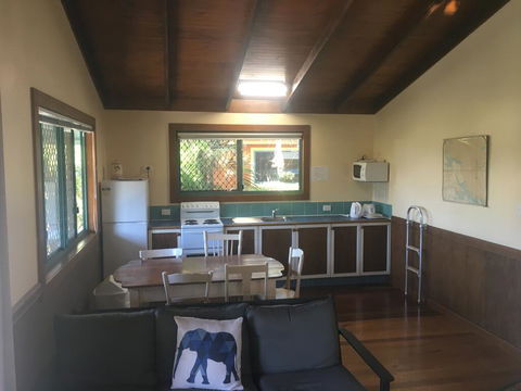 Moore Park Beach Huts - Holiday Sunshine Coast 2