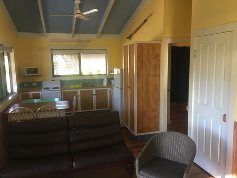 Moore Park Beach Huts - Holiday Sunshine Coast 3