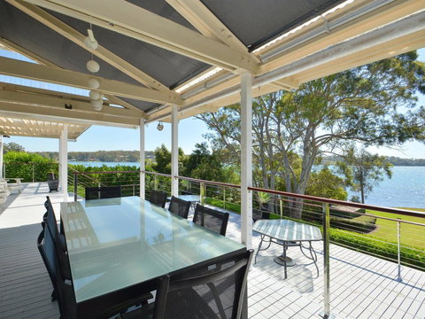 Morisset Bay Waterfront Views Lake House Looking Over Trinity Marina - Sunshine Coast Tourism 0