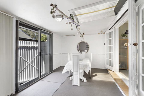 Morna Point Road 86A, Nell's Cottage - Sunshine Coast Tourism 3