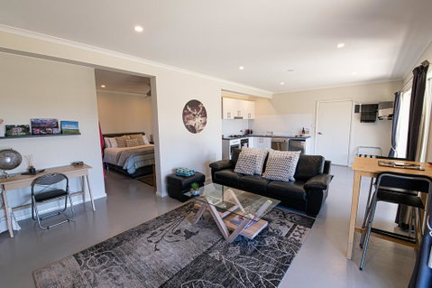 Mortimers Wines - The Vines Studio - Sunshine Coast Tourism 2