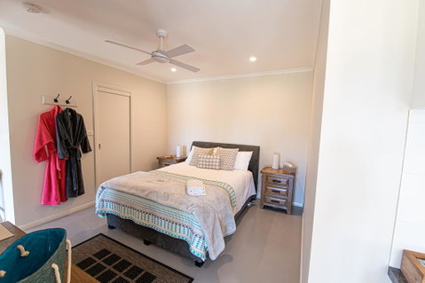 Mortimers Wines - The Vines Studio - Sunshine Coast Tourism 0