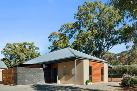 Moss's Place - Sunshine Coast Tourism 0