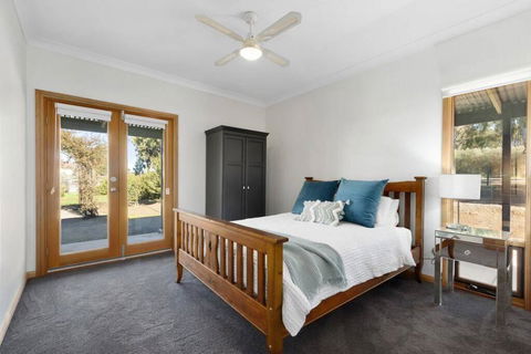 Moss's Place - Sunshine Coast Tourism 2