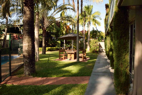 Motel 98 - Sunshine Coast Tourism 0